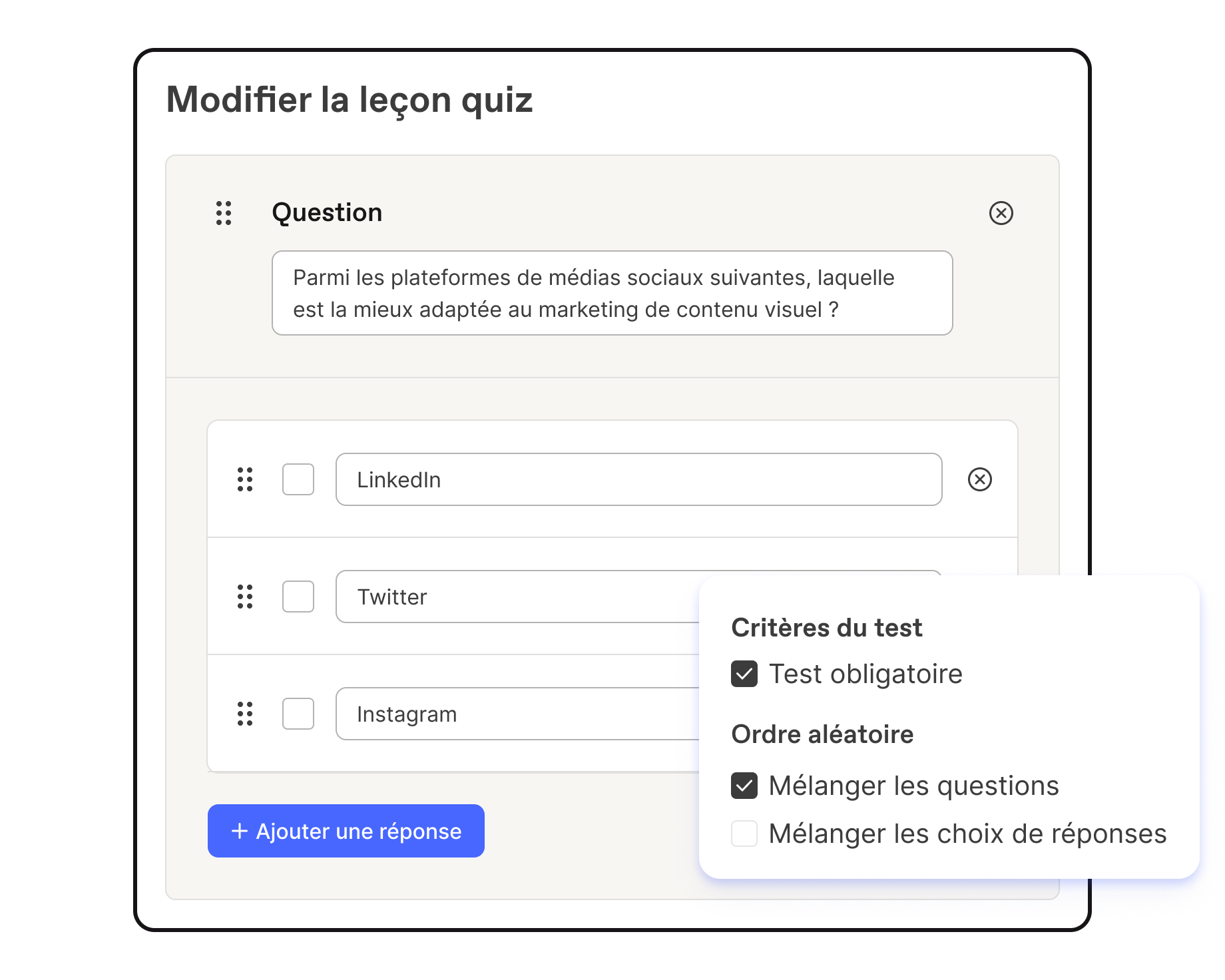 Modification d'une leçon de quiz dans Workleap LMS pour ajouter une question à choix multiples et rendre le quiz obligatoire.